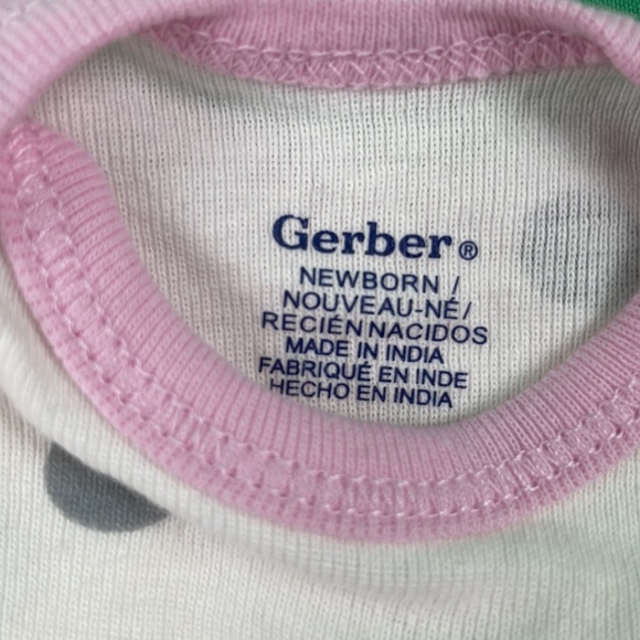 NWOT Set of Gerberer’s Onsie’s With Matching Hat’s Size:Newborn - Picture 3 of 4